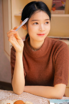 短裙长靴美女